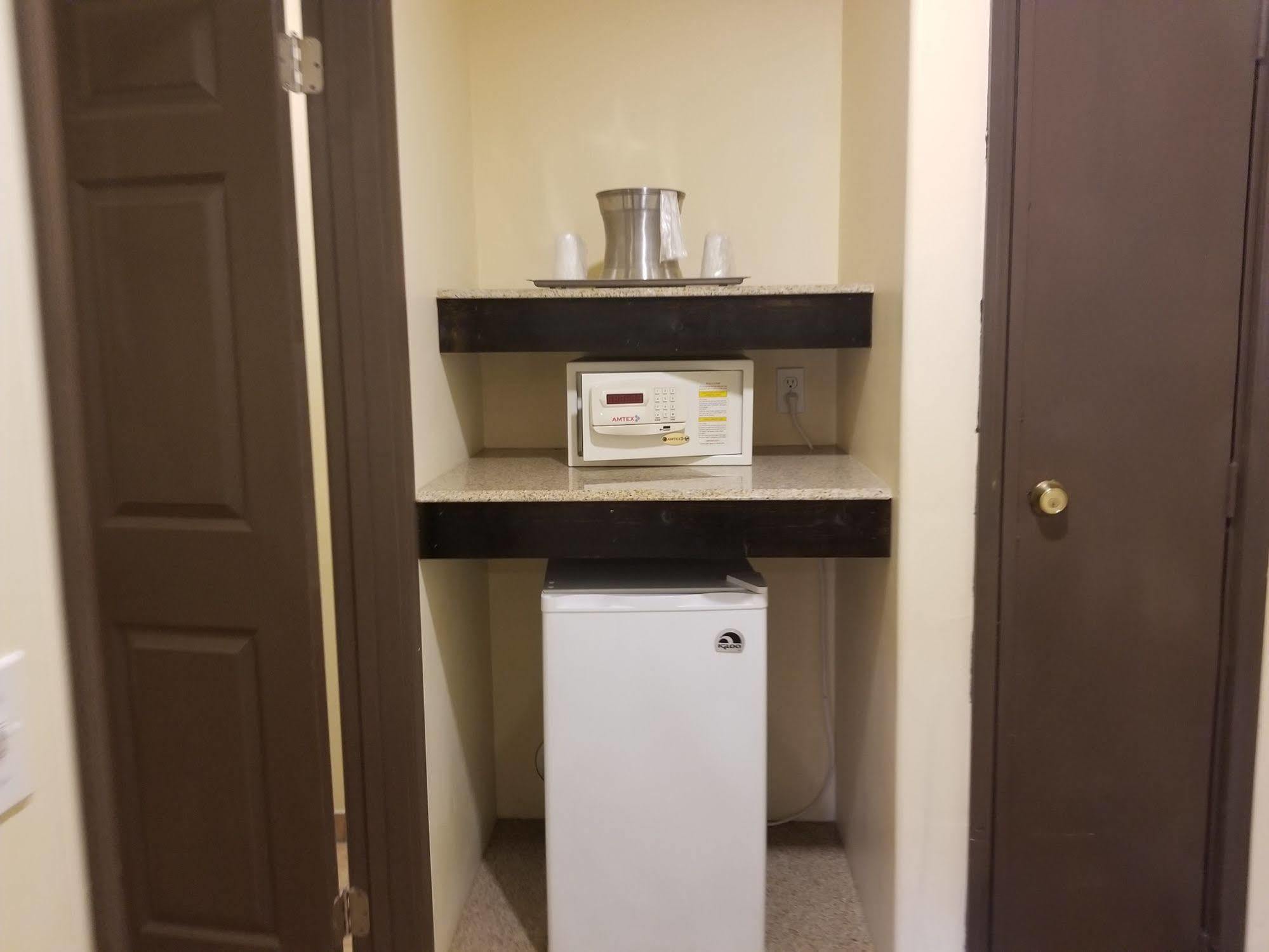 Tuscan Garden Inn Los Angeles Ngoại thất bức ảnh