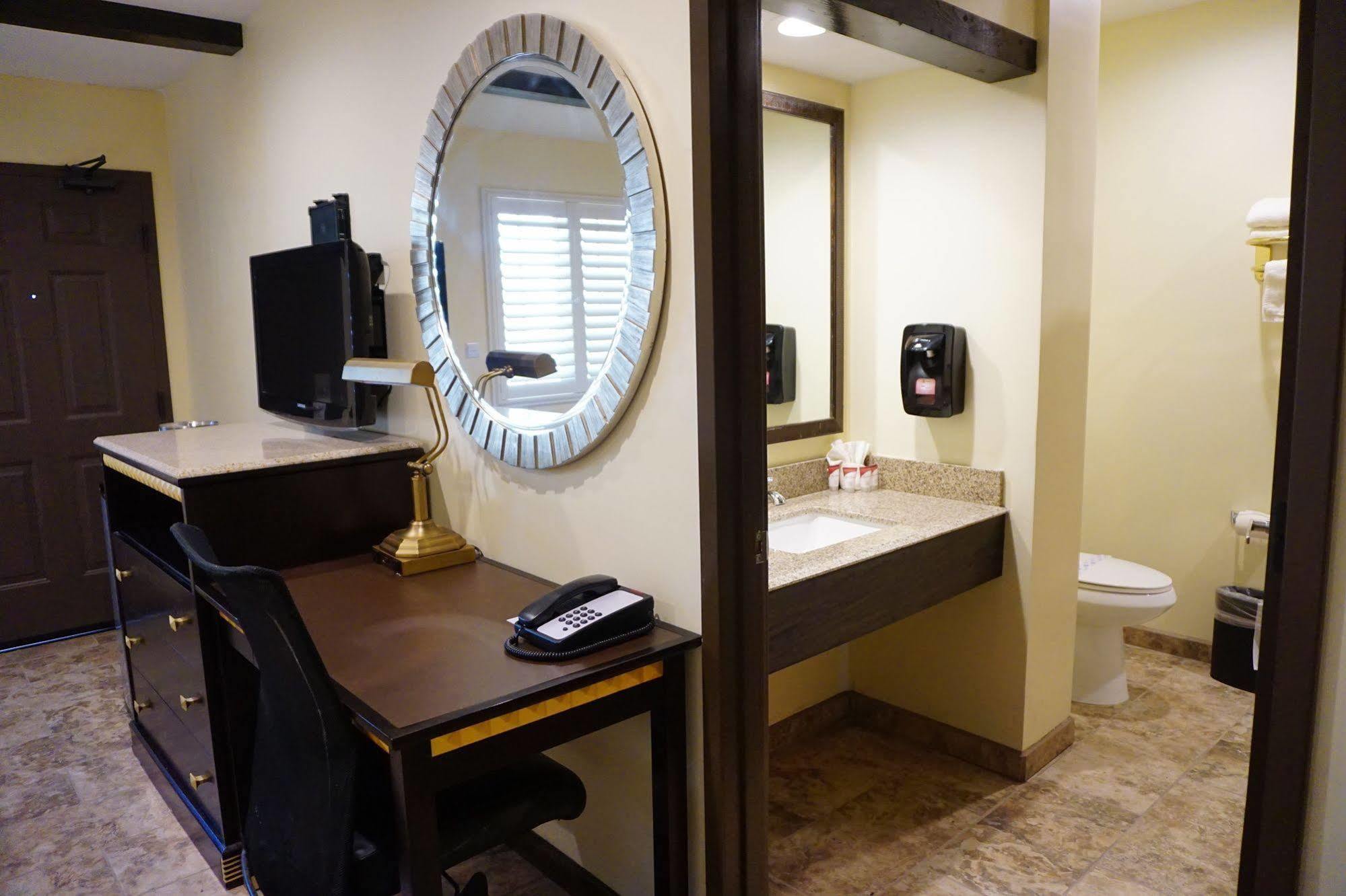 Tuscan Garden Inn Los Angeles Ngoại thất bức ảnh