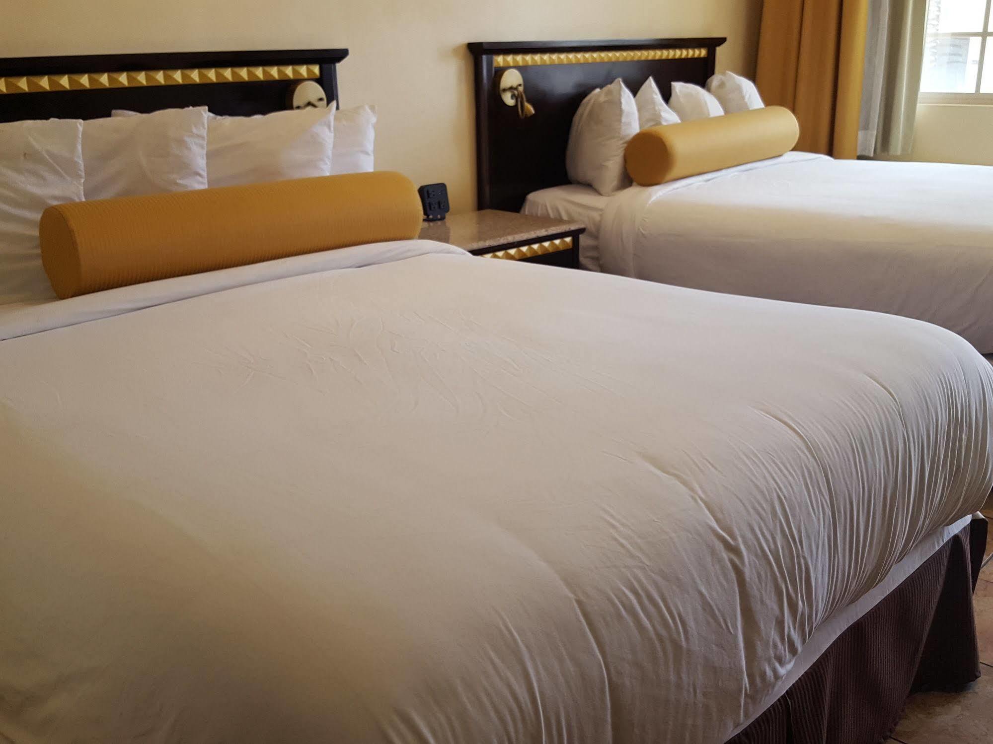 Tuscan Garden Inn Los Angeles Ngoại thất bức ảnh